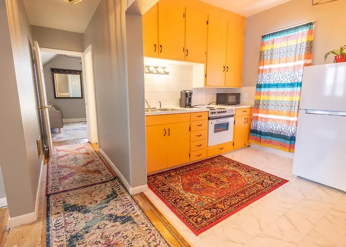 New Listing!! Bright Bohemian Holiday home