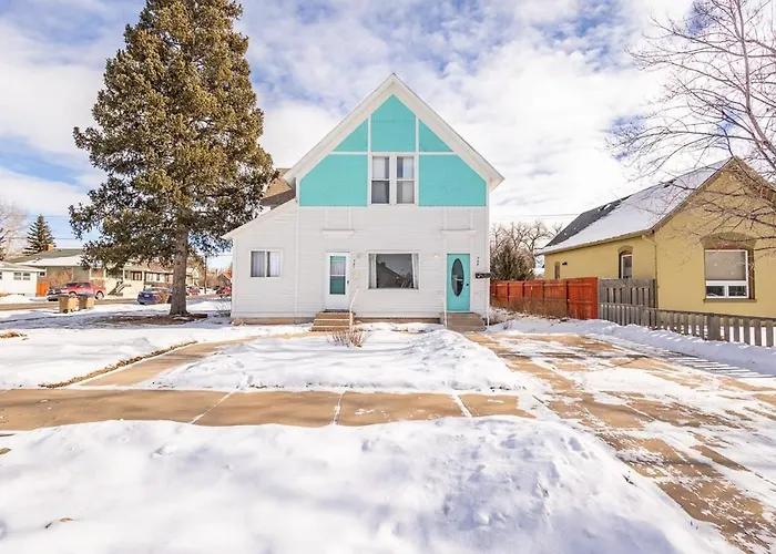 New Listing!! Bright Bohemian Holiday home *