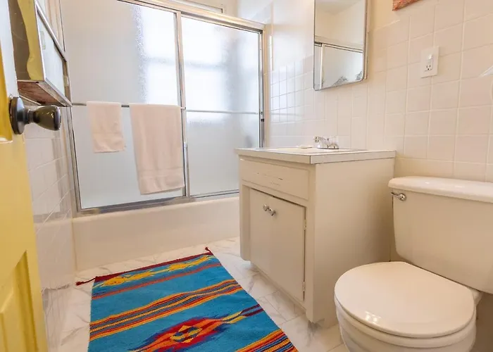 New Listing!! Bright Bohemian Holiday home *