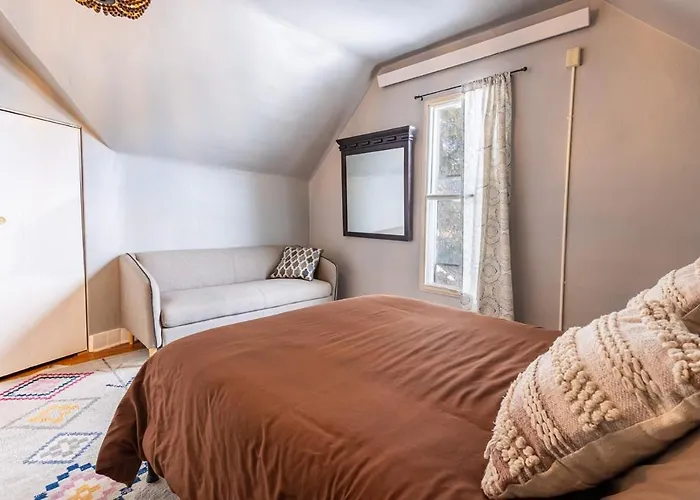 New Listing!! Bright Bohemian Holiday home *